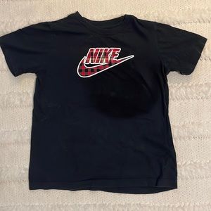 Nike boys black T shirt tee Boys size L